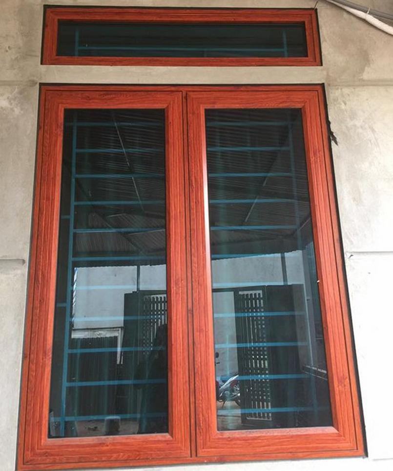 Mẫu cửa sổ nhôm giả gỗ đẹp  2 cánh mở quay