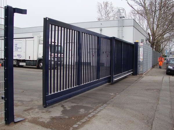 Mẫu cửa cổng lùa 1 cánh kích thước lớn lắp đặt tại khu công nghiệp
