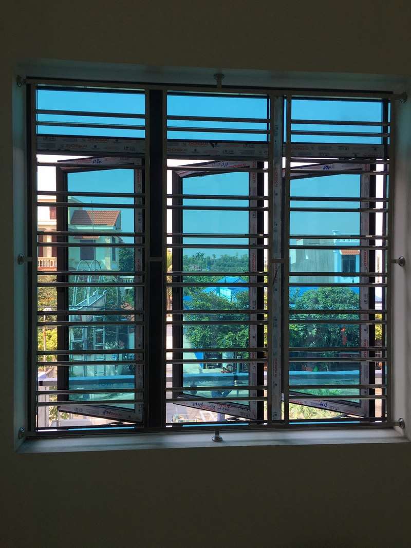 Song chấn cửa sổ inox là loại vật liệu sử dụng để bảo vệ cho cửa sổ