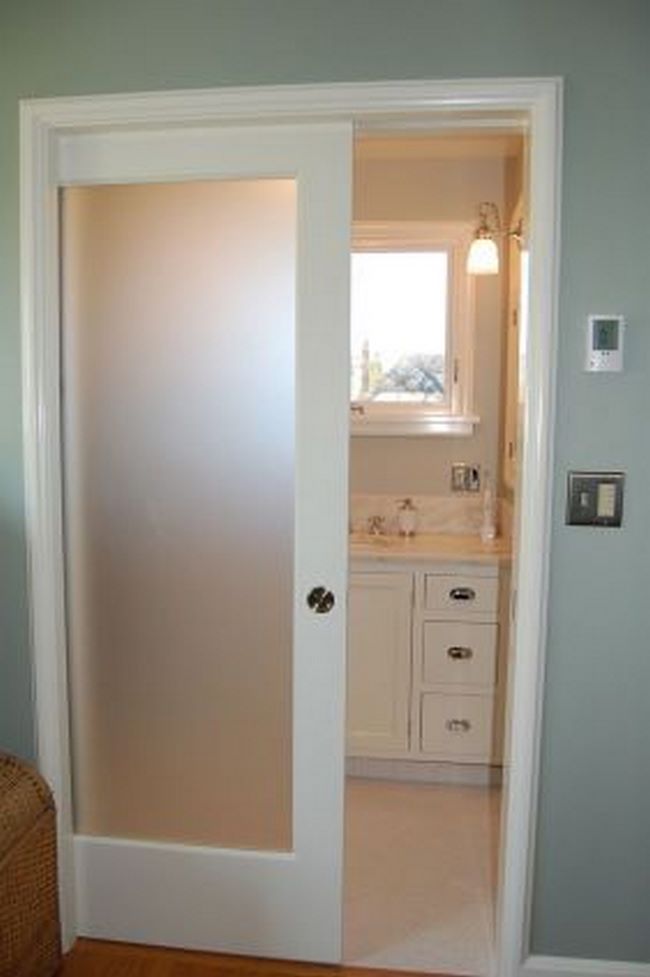 Mẫu cửa lùa nhôm kính nhà vệ sinh màu trắng