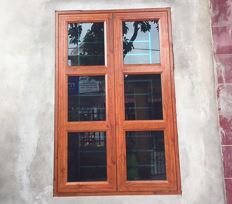 Mẫu cửa sổ nhôm giả gỗ đẹp  2 cánh mở quay