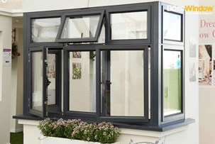 Tại sao nên lắp đặt cửa nhôm BossWindow trước mùa mưa bão?
